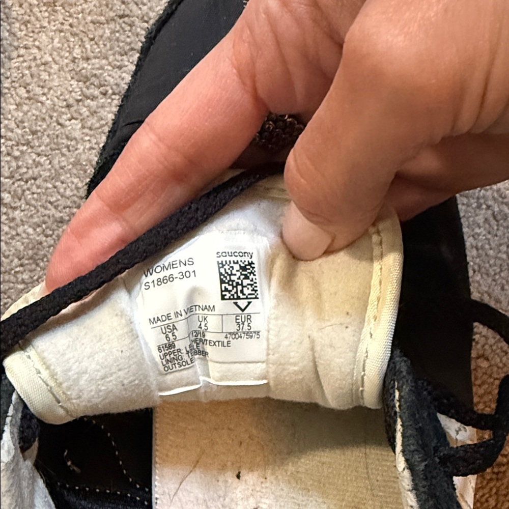 Saucony Classic Jazz Black and White Running Shoes 6.5 - Picture 3 of 7